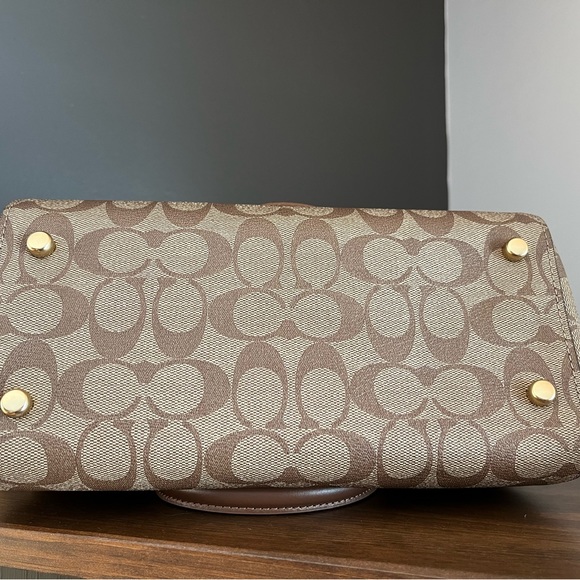 Brand new w/tags Coach Khaki Saddle 2 bag. - Picture 3 of 5